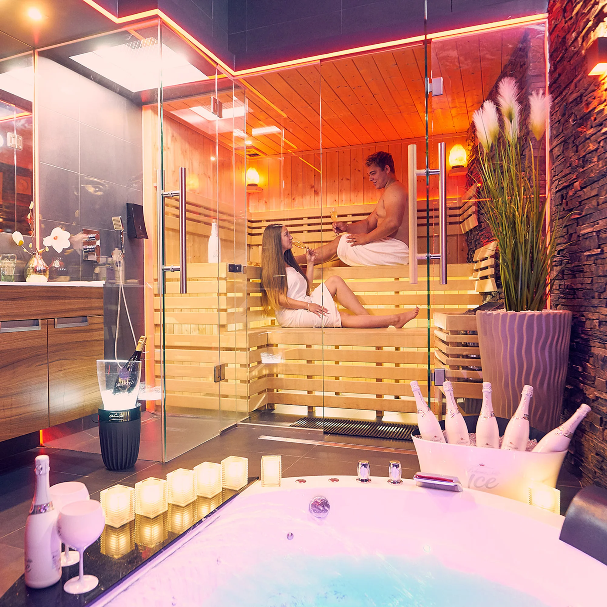 Romantická večeře s lahví sektu i privátním wellness - Obrázek 2