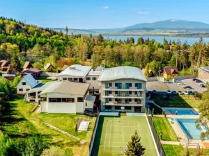 4* rezort u Oravské přehrady: bazény, sauny i sport