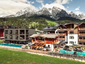 Hotel v Alpách na sjezdovce: strava, wellness i karta výhod