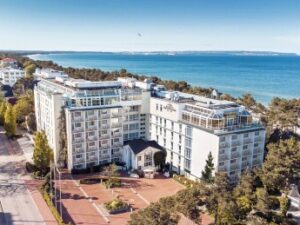 Ostrov Rujána: Rugard Thermal Strandhotel ****+ u promenády se snídaní, 2 bazény se slanou vodou a 6 saunami