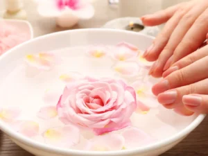 Klasická manikúra, P-Shine i pedikúra s lakováním