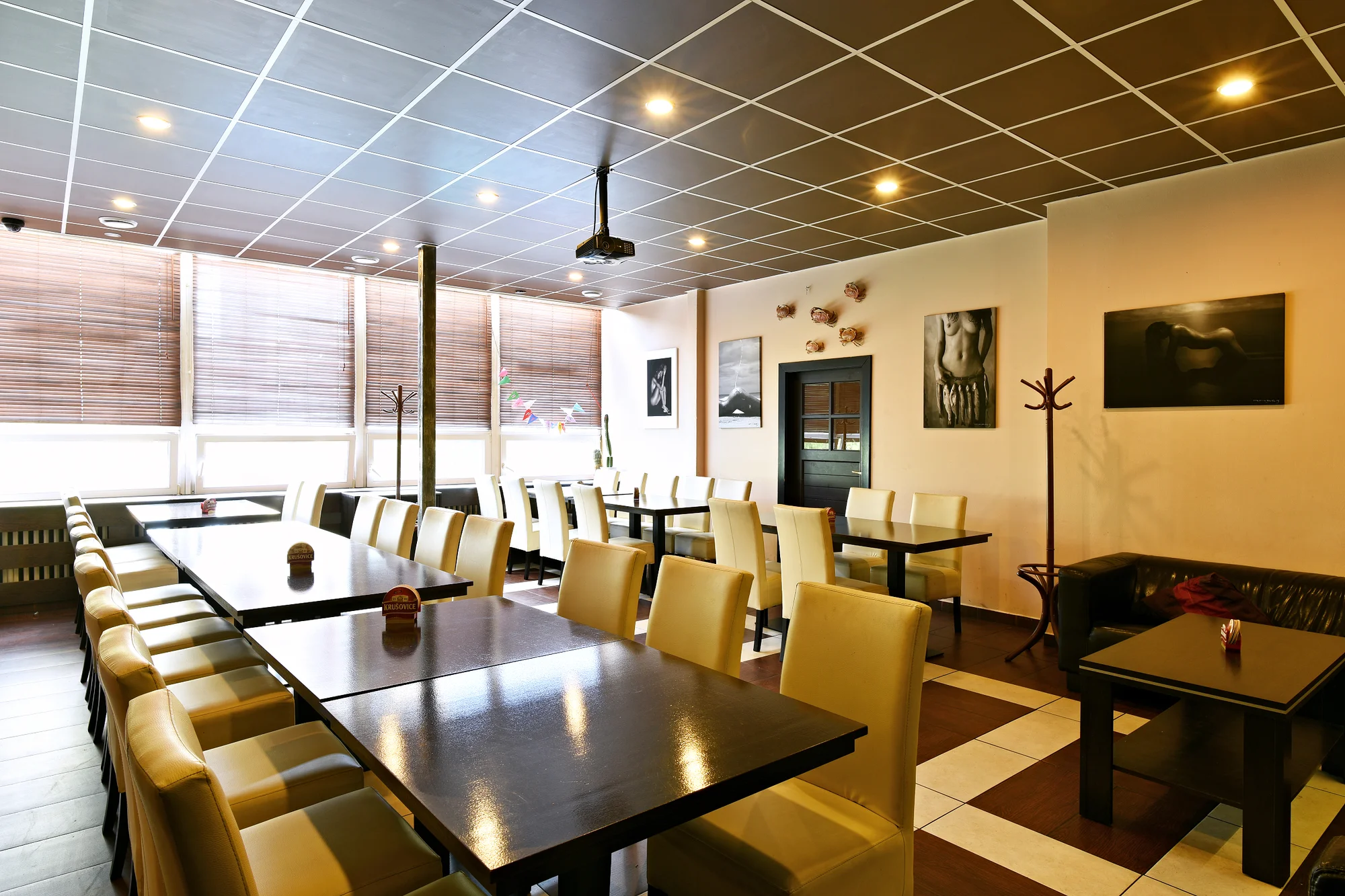 Hovězí nebo kuřecí burger s hranolky a tatarkou - Obrázek 6