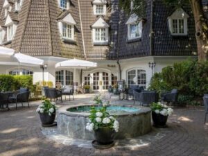 Wellness dovolená u Hamburku: 5* Hotel Waldhaus Reinbek se snídaní + vířivka, 3 sauny, pára, solná jeskyně