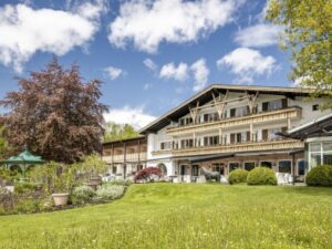 Podhůří Bavorských Alp: 5* Hotel Alpenhof Murnau se snídaní a luxusním wellness se 7 saunami + bohatý program