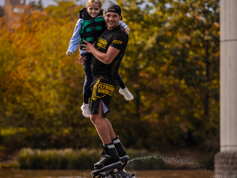 Tandemová lekce flyboardingu - Obrázek 8