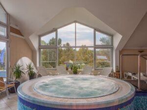 Pobyt u Balatonu: Kristály Hotel Keszthely **** s polopenzí a neomezeným wellness + balíček slev na procedury