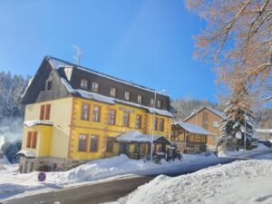 Krkonoše: Janské Lázně u sjezdovek a Stezky korunami stromů v Penzionu Adélka *** se snídaní/polopenzí + sauna