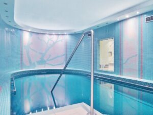 Mariánské Lázně přímo v centru v Hotelu Sun Palace Spa & Wellness **** s wellness (bazén, sauna) a polopenzí