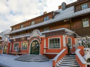 Alpy 300 m od skiareálu v Hotelu Tauplitzerhof *** se snídaní či polopenzí,  hernou, saunami a slevovou kartou