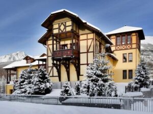 Vysoké Tatry: Starý Smokovec blízko několika lyžařských areálů ve Ville Kunerad *** se snídaněmi formou bufetu