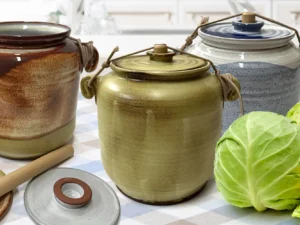 Kvašák: keramický hrnec ke kvašení zelí a zeleniny