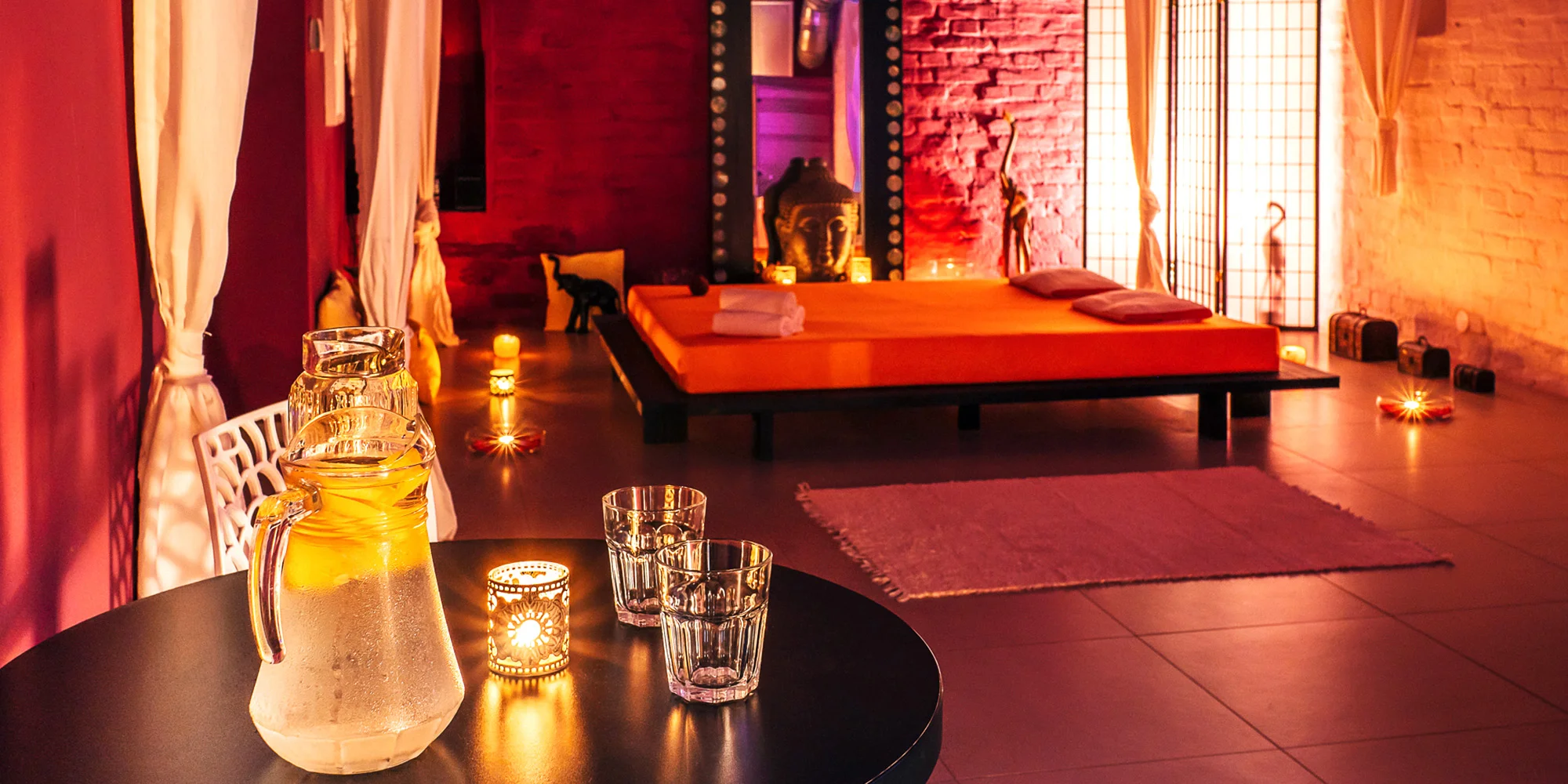 Privátní relax v hydromasážní vaně a infrasauně