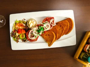 300g tatarák s topinkami v restauraci Millenium