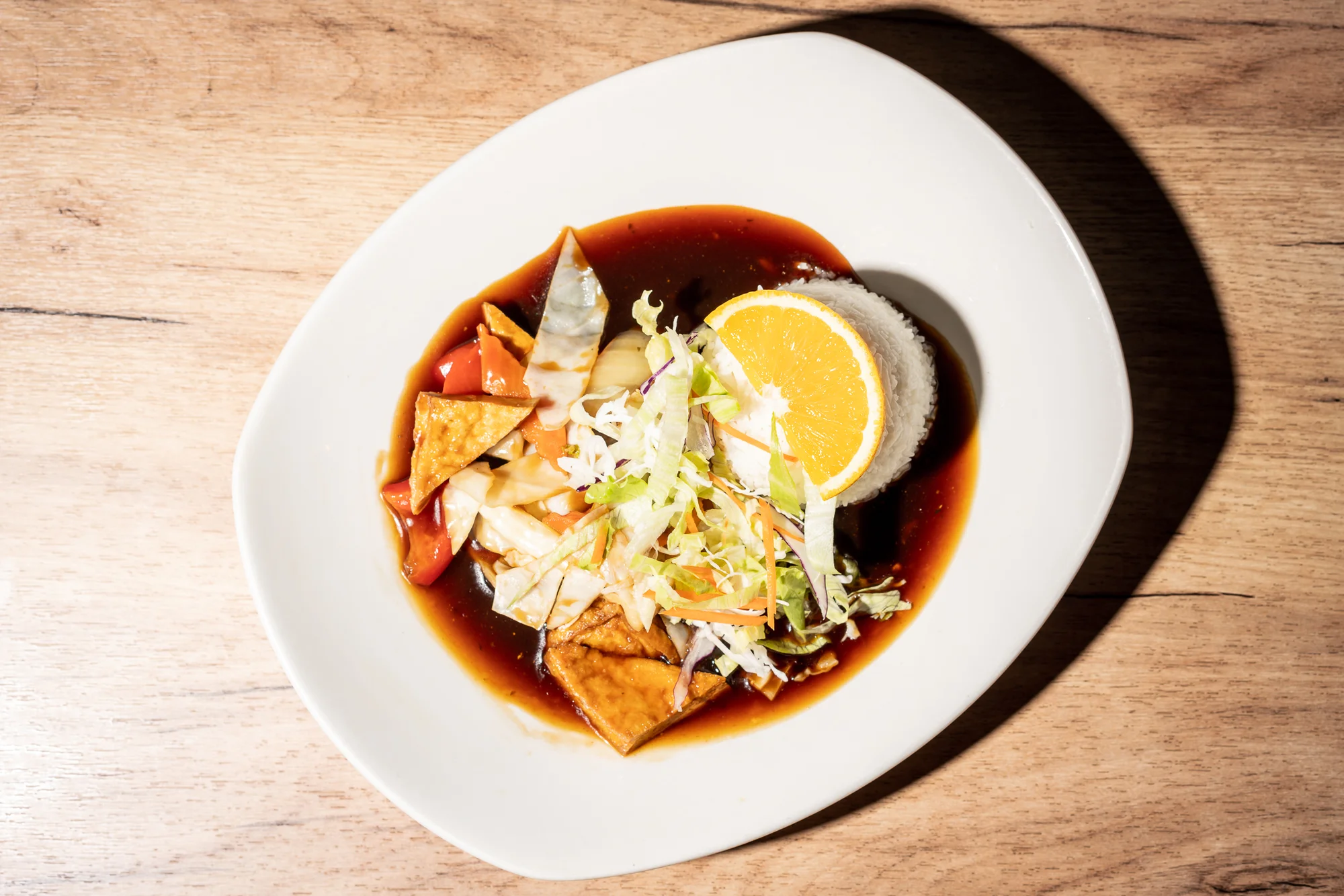 Asijský hlavní chod podle výběru: kuře, nudle i tofu - Obrázek 3