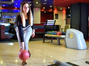 1-2 hodiny bowlingu až pro 8 osob s půjčením bot