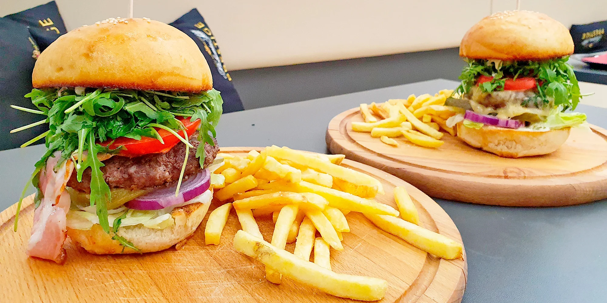 Burger pro 2 osoby dle výběru: hovězí i steak z lososa