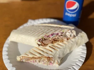 Kebab v tortille, pitě i boxu a nápoj na odnos s sebou