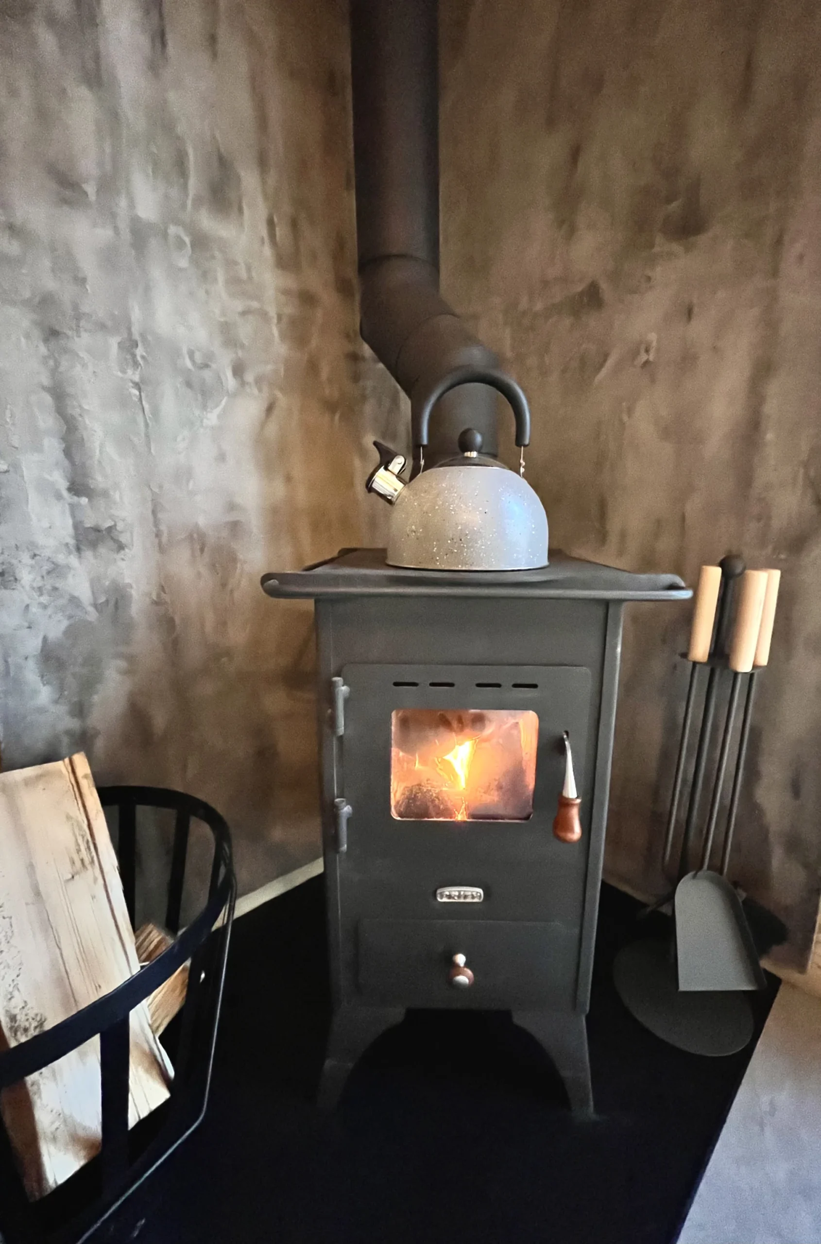 Chata v korunách stromů a relax ve vyhřívaném sudu - Obrázek 9