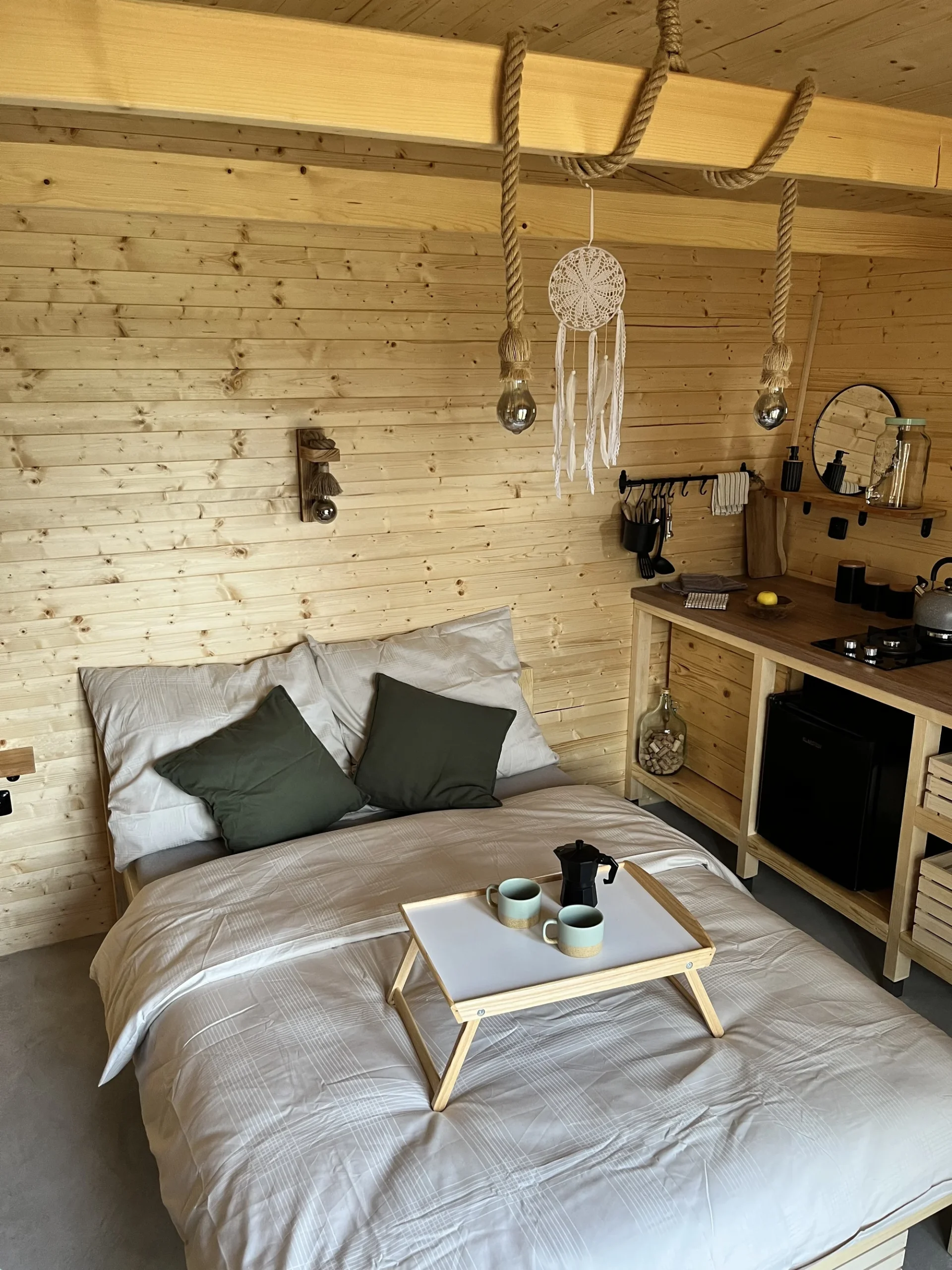 Chata v korunách stromů a relax ve vyhřívaném sudu - Obrázek 10