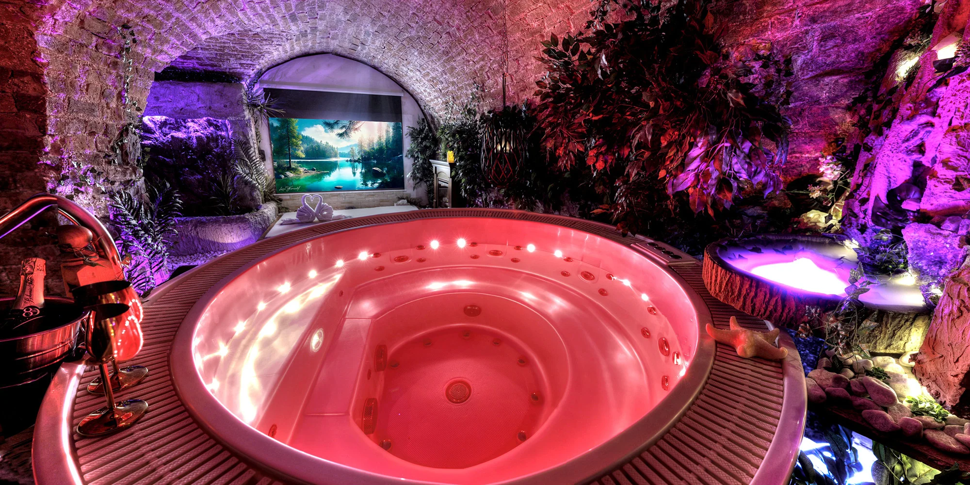 Romantika ve wellness: infrasauna, vířivka i sekt pro 2 - Obrázek 3