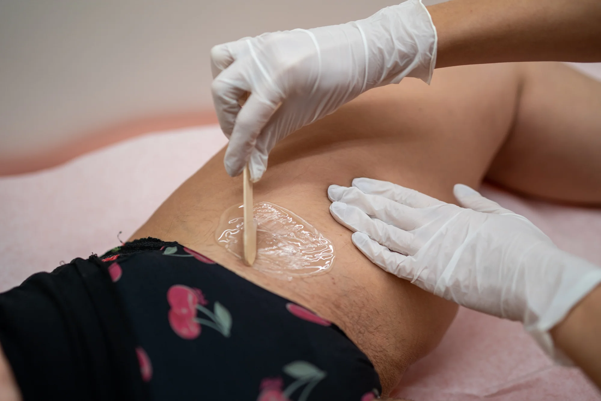 Šetrná depilace teplým voskem pro ženy i muže - Obrázek 10