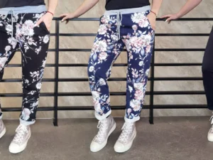 Dámské baggy kalhoty s květinami i jednobarevné