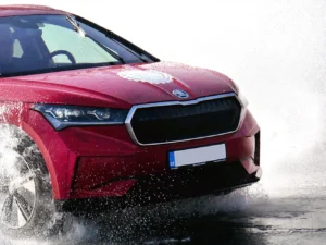 Škola smyku pro zkušené řidiče: 3 hod. teorie i praxe