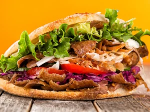 Kebab podle výběru: döner nebo dürüm se sýrem