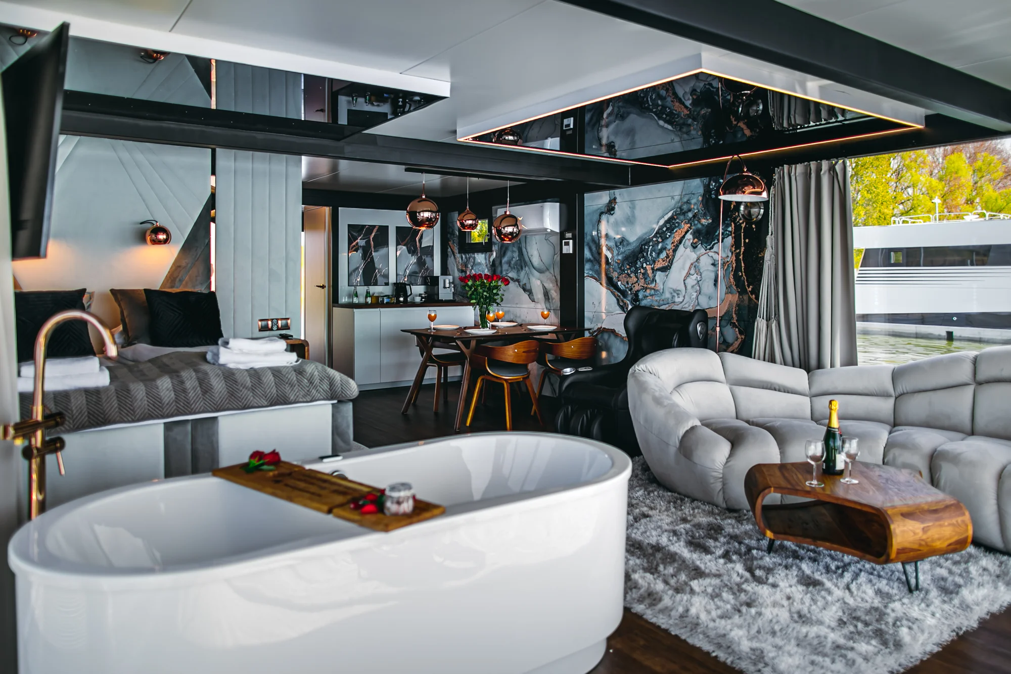 Luxusní houseboaty na jezeře: strava i privátní wellness - Obrázek 9