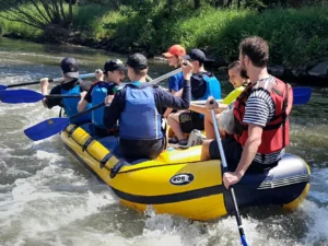 Sjezd řeky sami či hromadně: půjčení lodí i doprava
