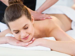 Masáž i s wellness či tříchodovým menu pro 2 osoby