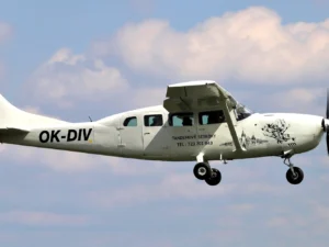 Vyhlídkový let Cessnou 207 nad propastí Macocha