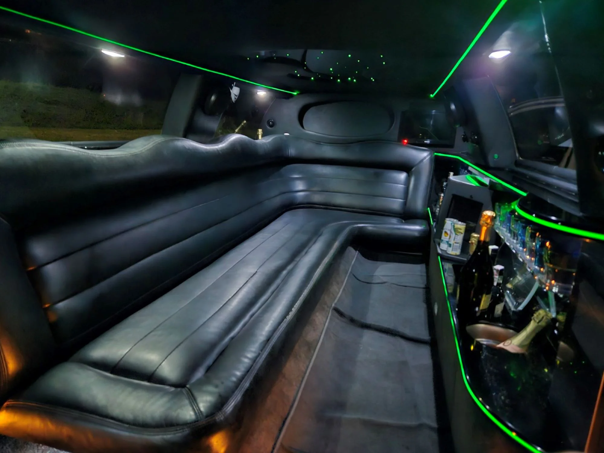 Pořádná jízda v dlouhé limuzíně Lincoln Town Car - Obrázek 7