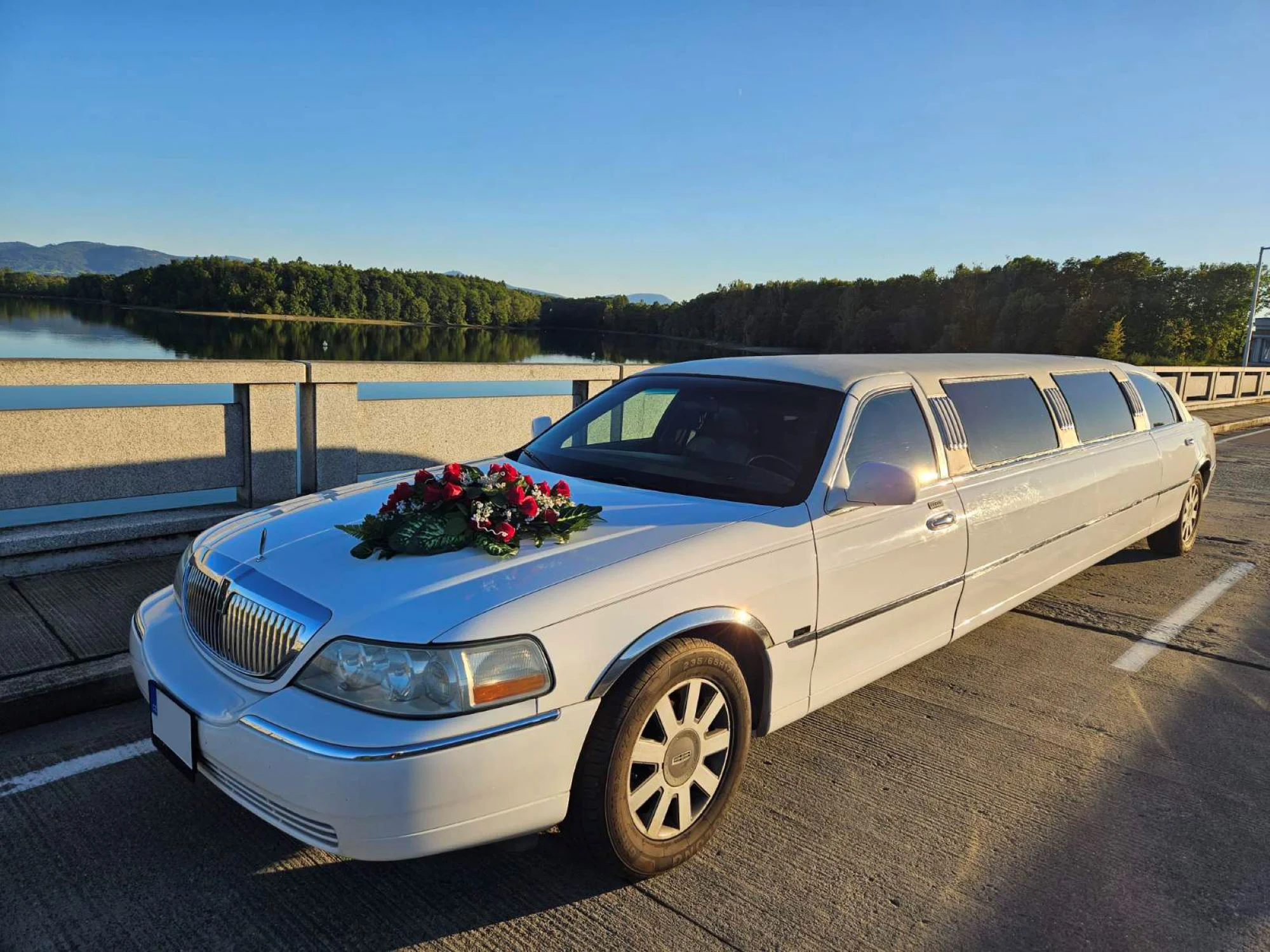 Pořádná jízda v dlouhé limuzíně Lincoln Town Car - Obrázek 8