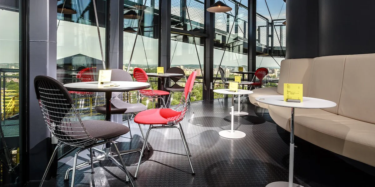 Bolt Tower: vstup na věž a lahev vína pro 2 osoby - Obrázek 7