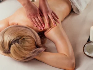 Thajská hodinová aromatická masáž kokosovým olejem