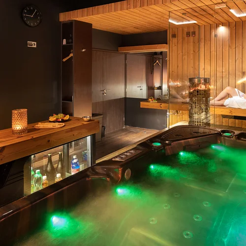 Soukromé spa Zima: sauna, vířivka a láhev dle výběru - Obrázek 2