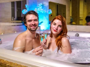 Romantika v privátní vířivce vč. slevy do restaurace