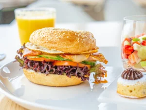 Snídaně v Žižkovské věži a vstup na vyhlídku