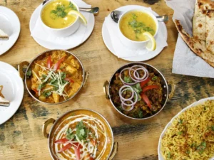 Vegetariánské nebo kuřecí indické menu pro 2 osoby