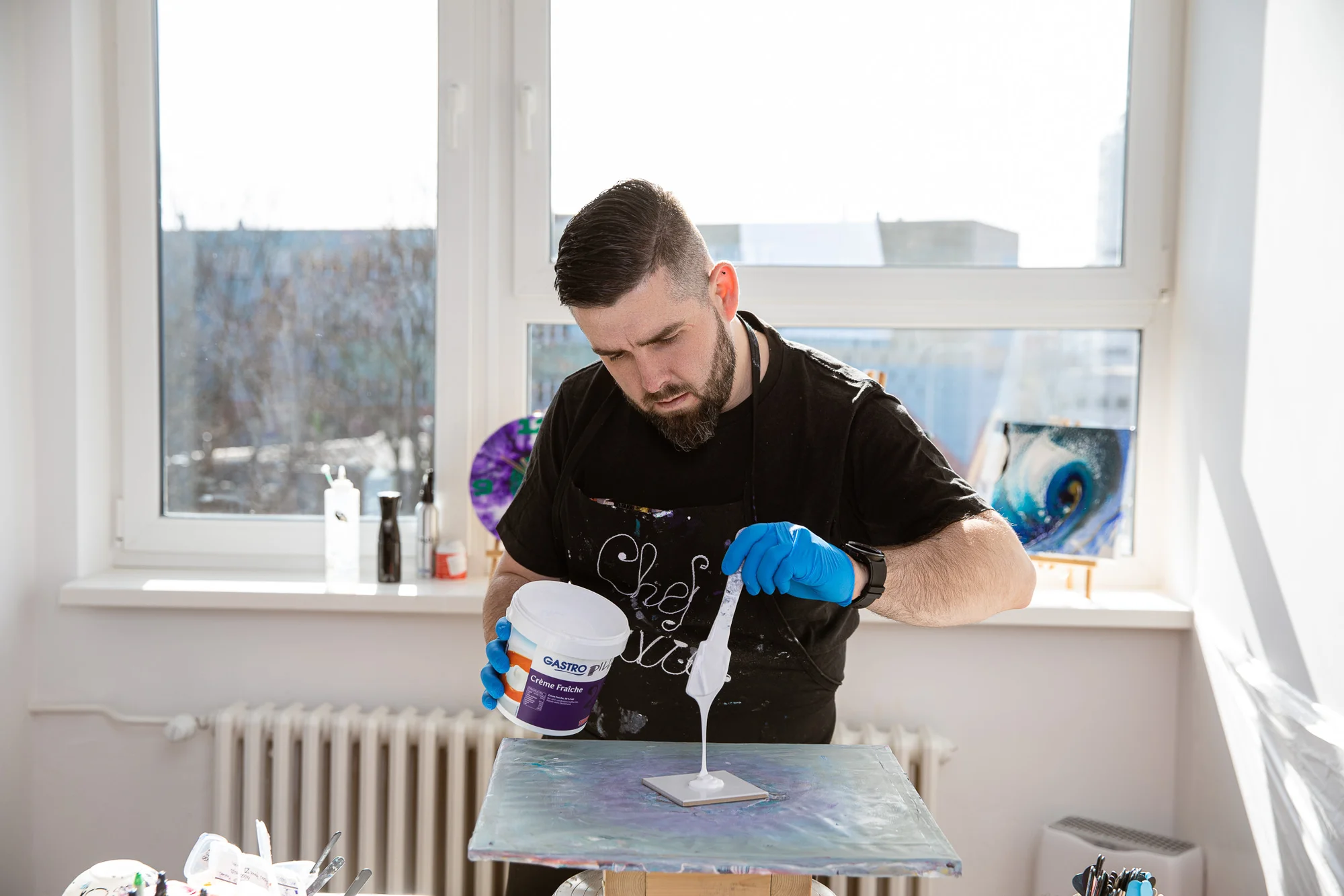 Zážitkové malování metodou fluid art: podtácky, hodiny i obrazy - Obrázek 6