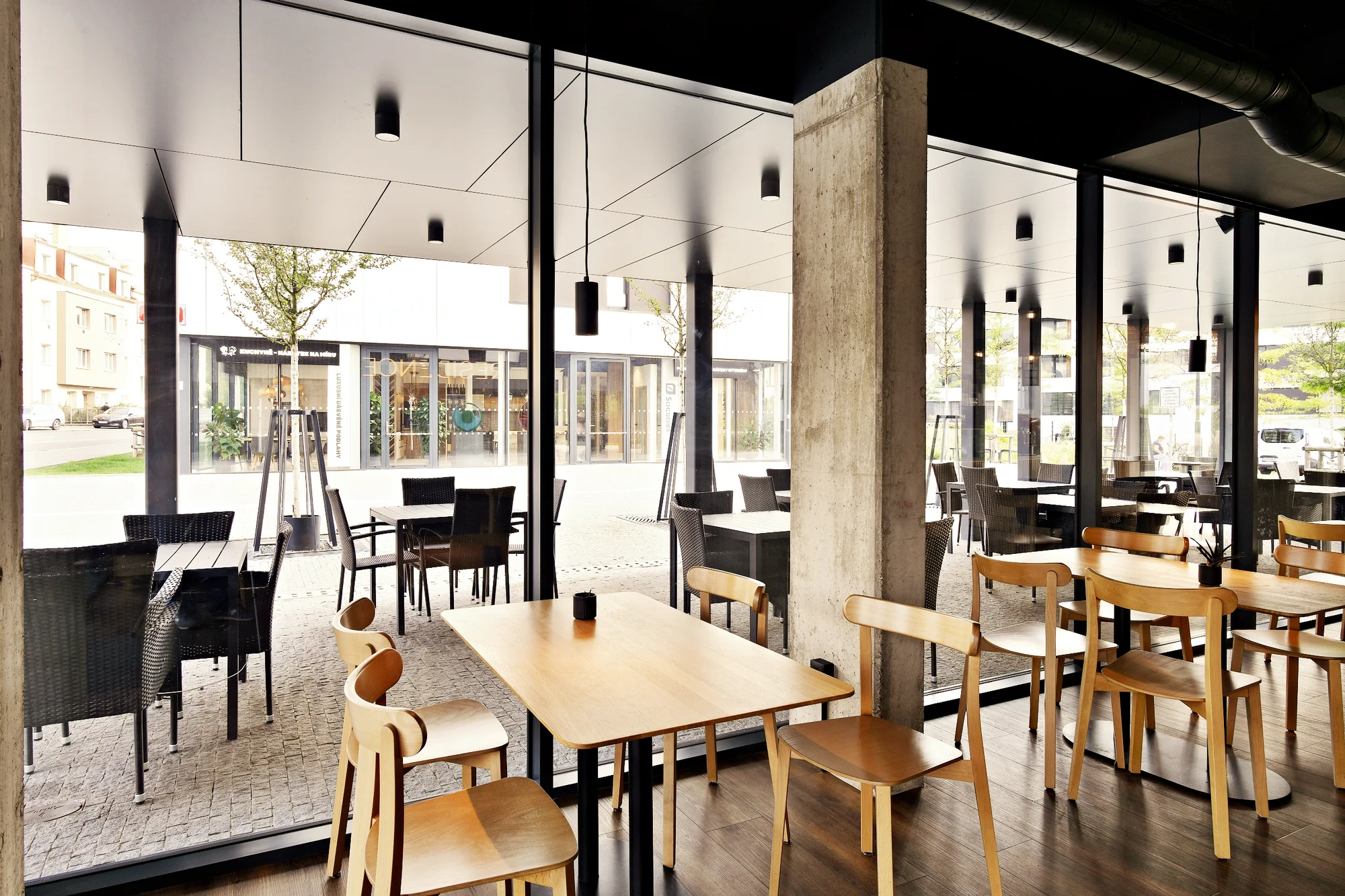 Káva, čaj či limo a dort v nové kavárně Cafe Residence - Obrázek 10