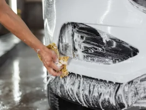 Mytí auta, čištění interiéru i údržba vč. aplikace vosku