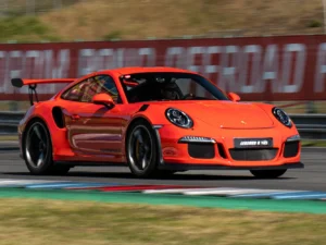 Nadupané Porsche GT3 RS na závodních okruzích