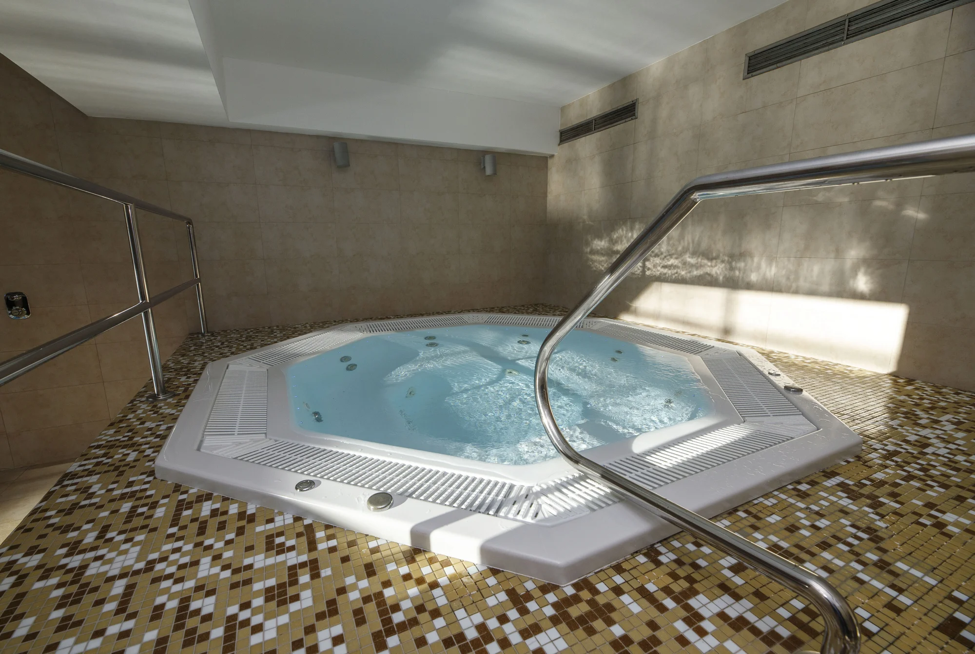 Relax v Bílé: wellness, polopenze, slevy na atrakce - Obrázek 10