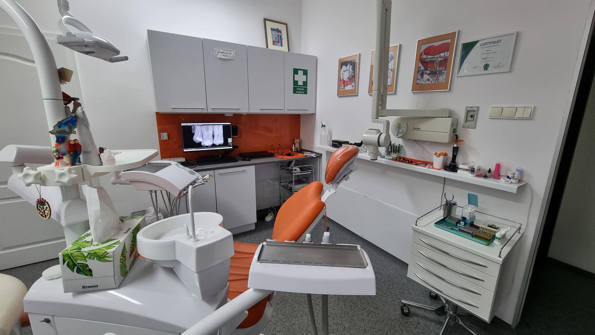 Dentální hygiena, laserové bělení zubů i korunka - Obrázek 5
