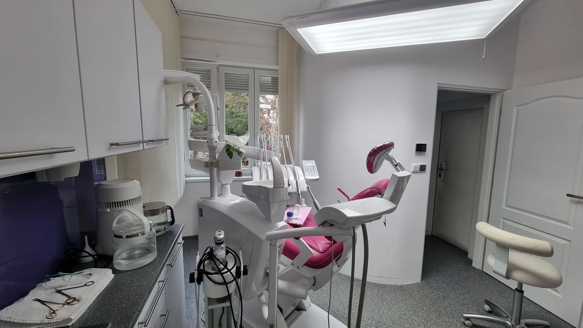 Dentální hygiena, laserové bělení zubů i korunka - Obrázek 3