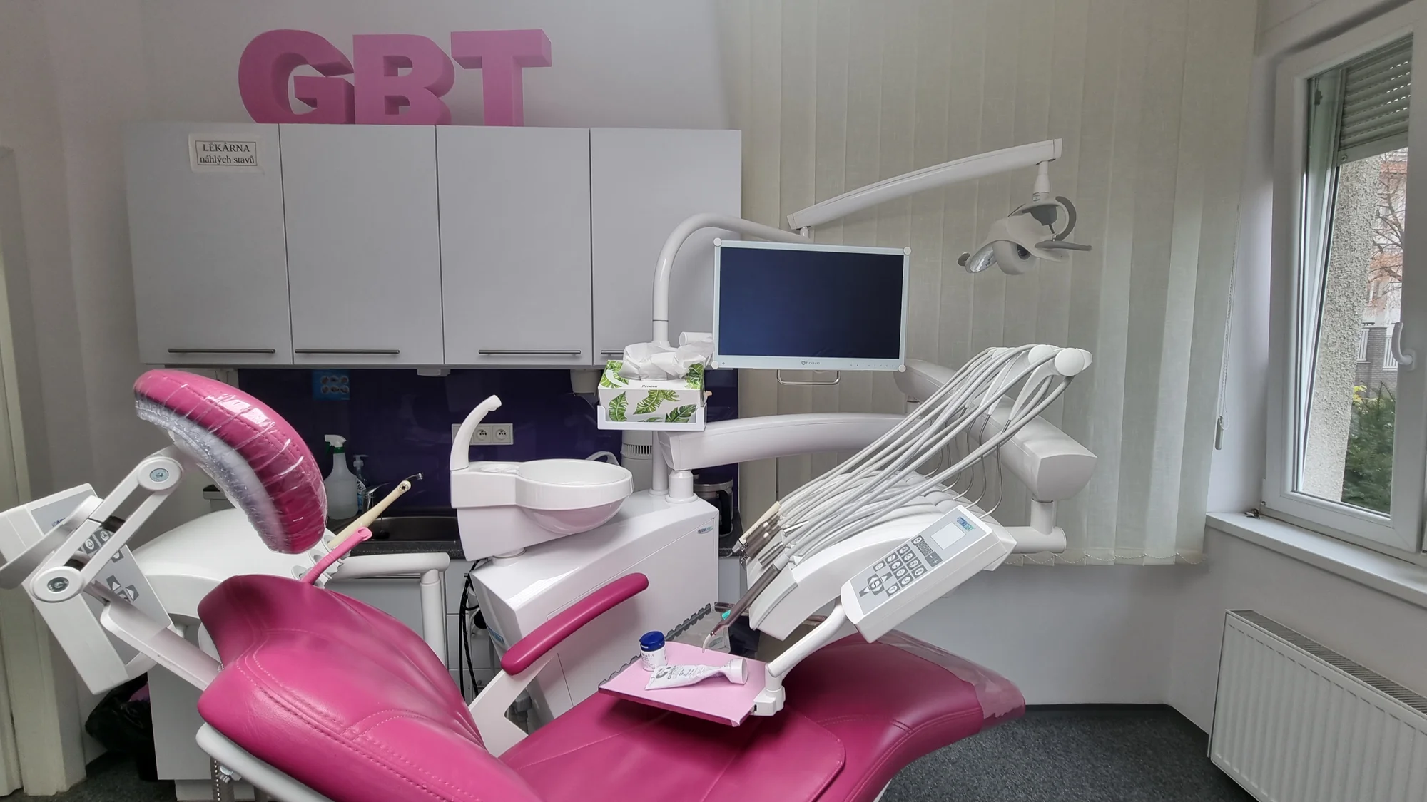 Dentální hygiena, laserové bělení zubů i korunka - Obrázek 6