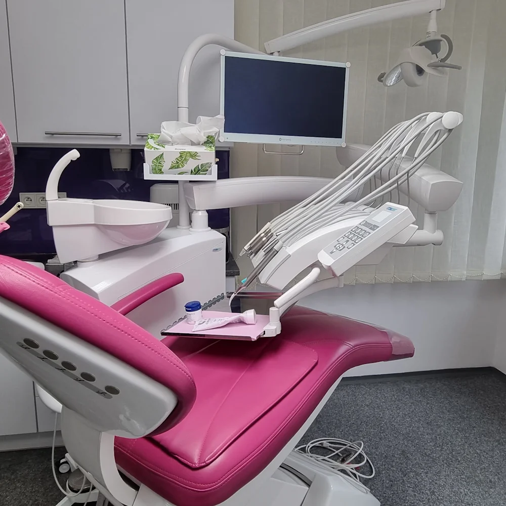 Dentální hygiena, laserové bělení zubů i korunka - Obrázek 2