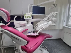 Dentální hygiena, laserové bělení zubů i korunka